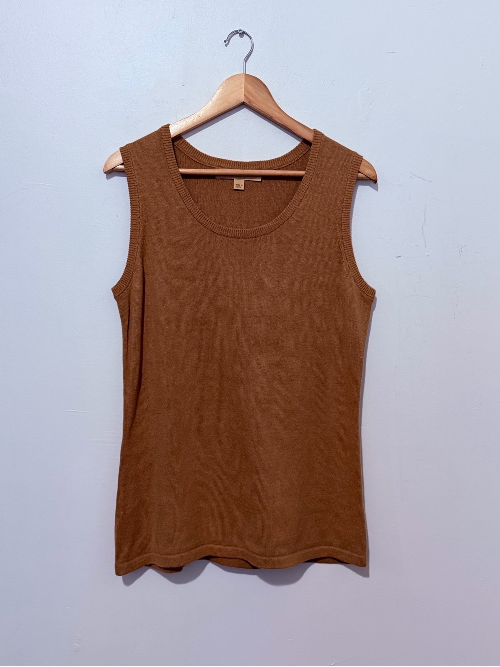 Motto Scoop Neck Knit Tank in Warm Brown